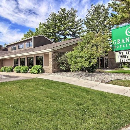 Blossom Hotel & Suites Traverse City Dış mekan fotoğraf