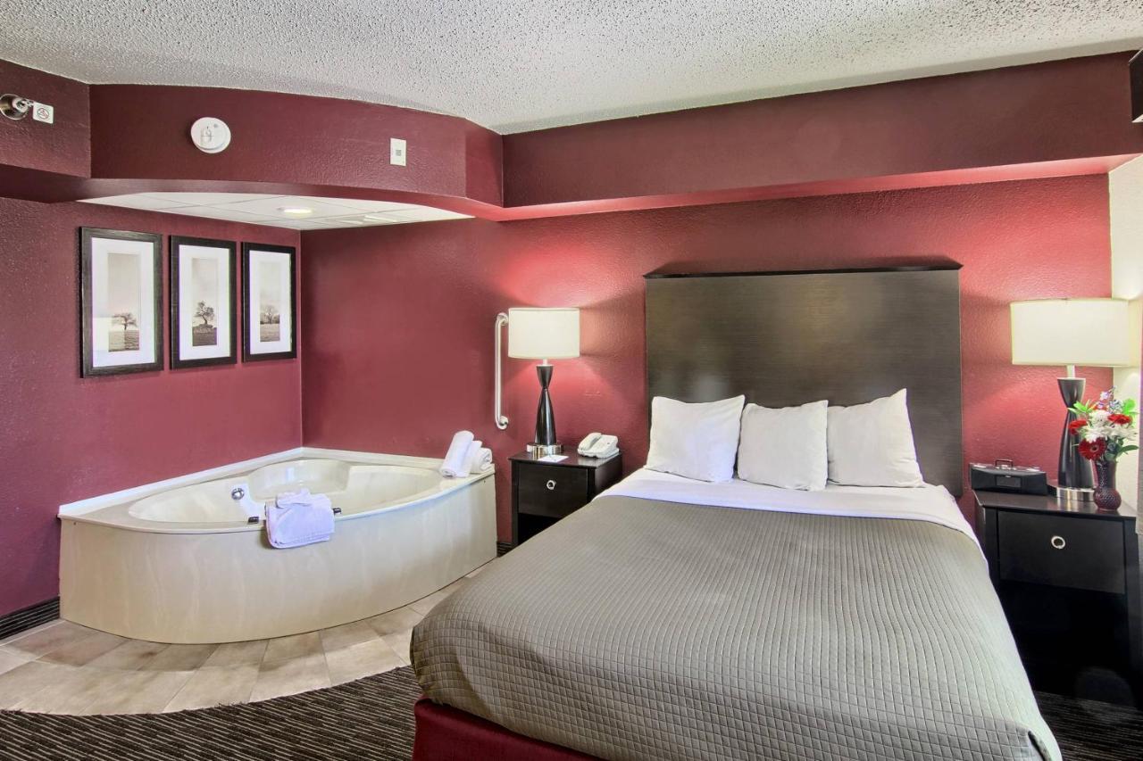 Blossom Hotel & Suites Traverse City Dış mekan fotoğraf