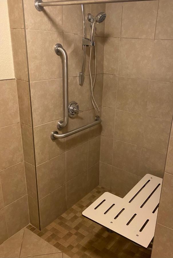 Blossom Hotel & Suites Traverse City Dış mekan fotoğraf