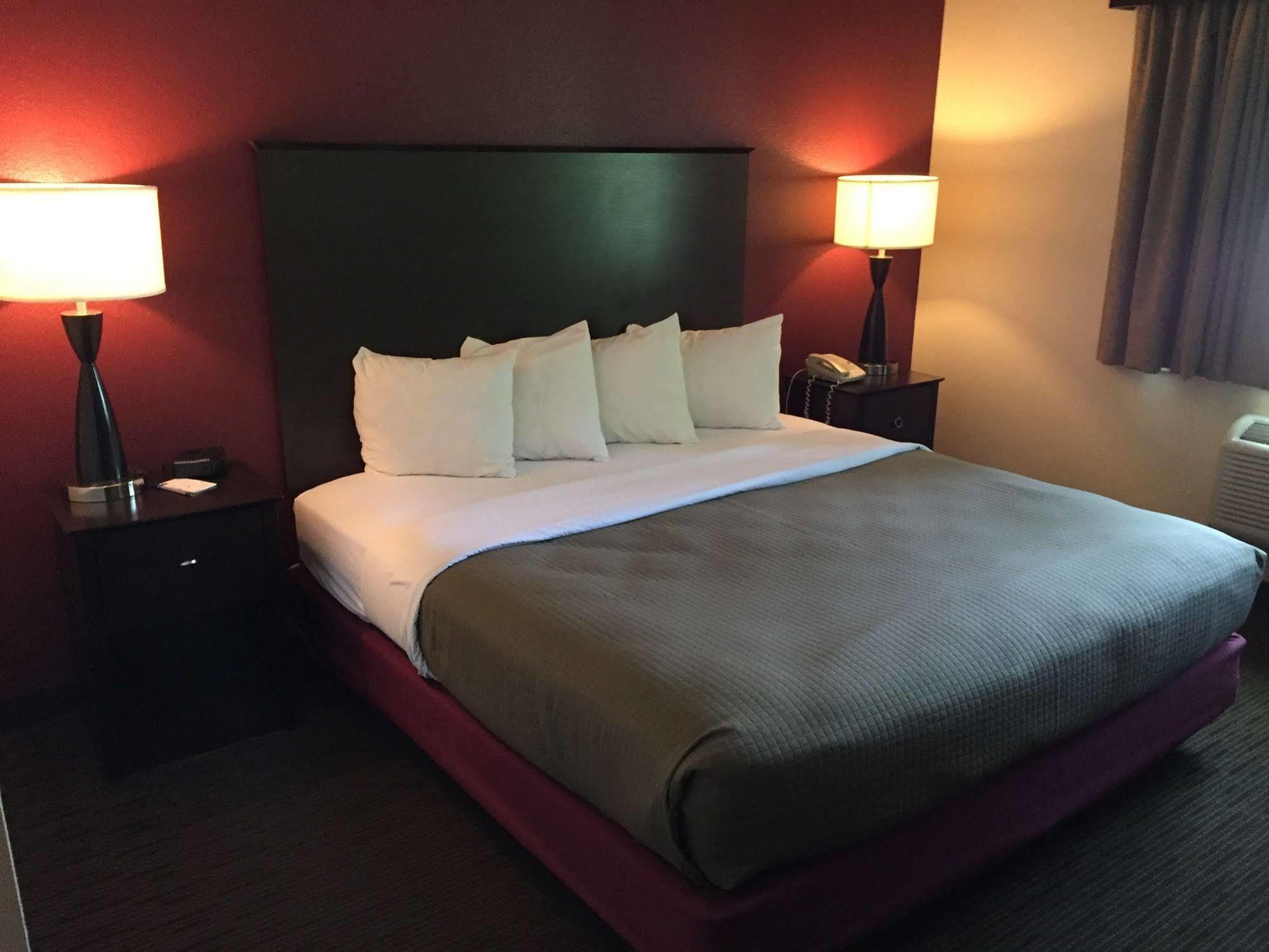 Blossom Hotel & Suites Traverse City Dış mekan fotoğraf
