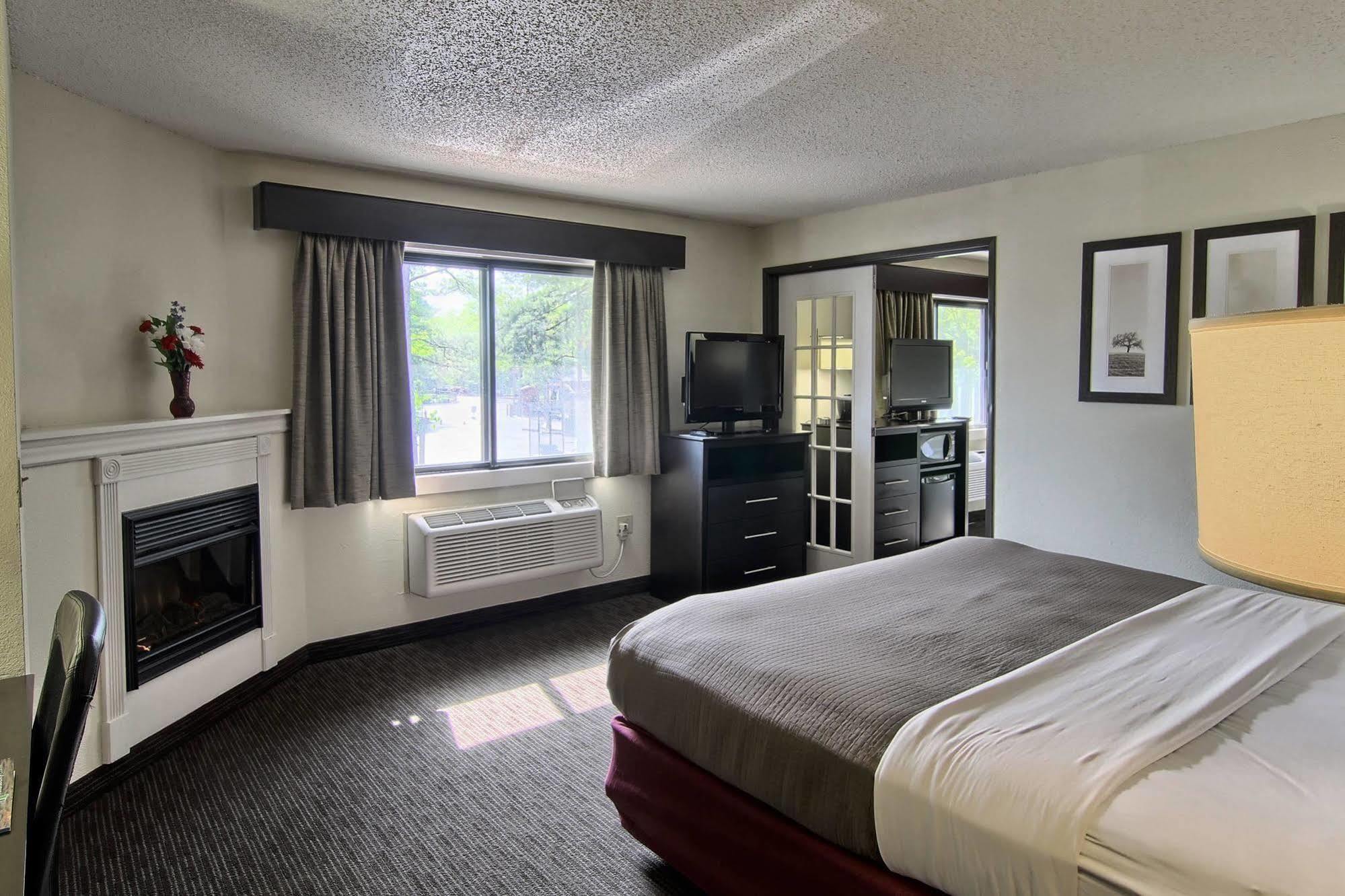 Blossom Hotel & Suites Traverse City Dış mekan fotoğraf