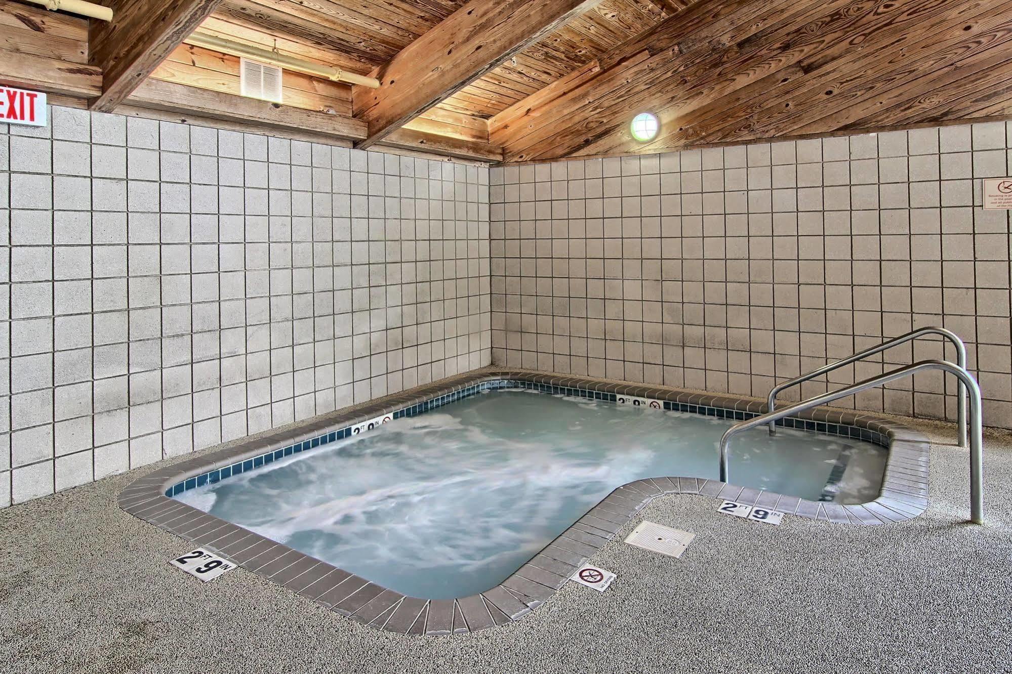 Blossom Hotel & Suites Traverse City Dış mekan fotoğraf